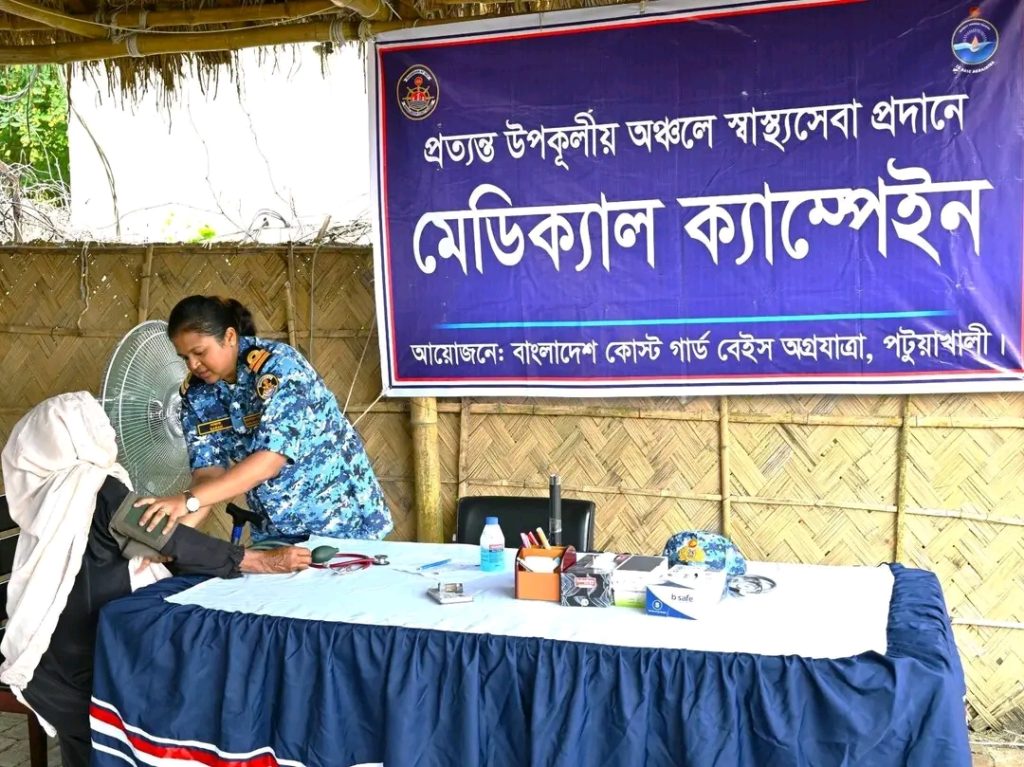 পটুয়াখালীতে কোষ গার্ডের বিনামূল্যে চিকিৎসা সেবা এবং ঔষধ বিতরণ