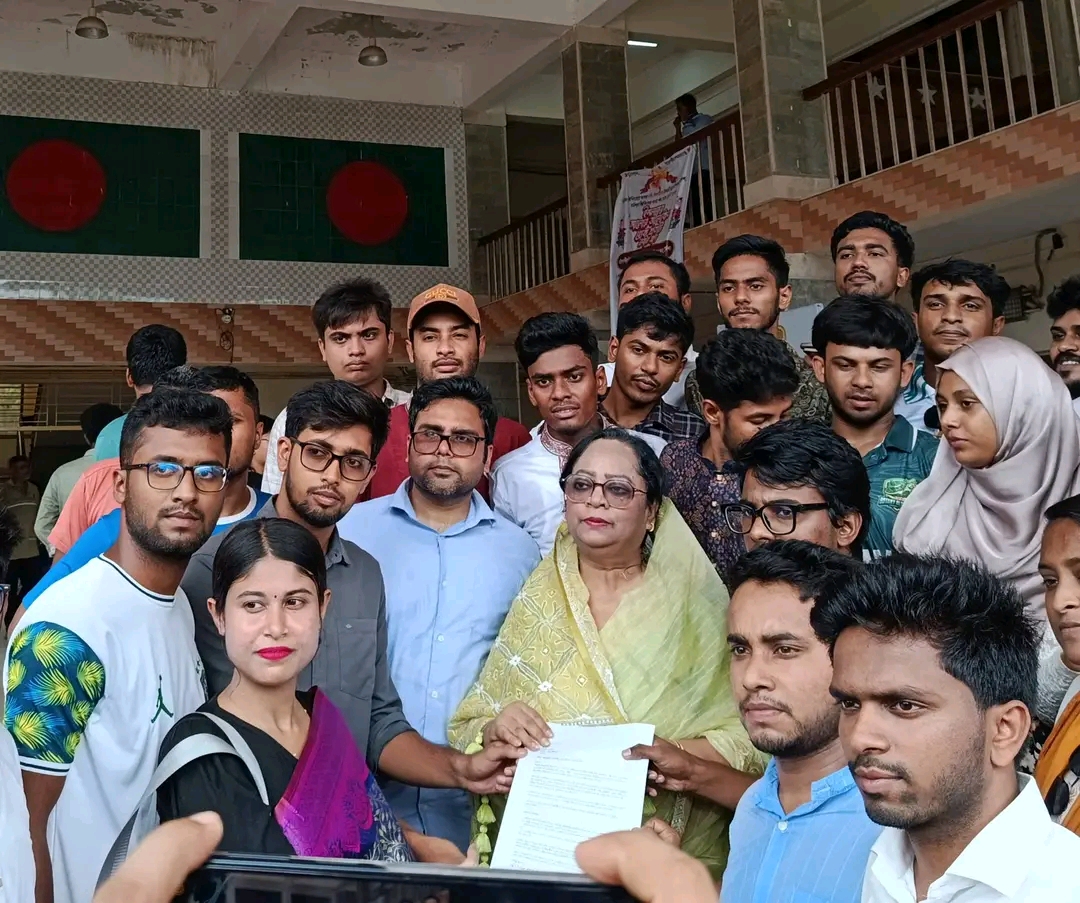 বরিশালে তিন চাকার বাহনের ভাড়া বৃদ্ধির প্রতিবাদে বরিশাল বিশ্ববিদ্যালয় সাধারণ শিক্ষার্থীদের  অ্যাডভোকেট বিলকিসান শিরিন এর কাছে স্মারকলিপি হস্তান্তর